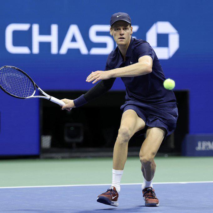 美网男单四强出炉：辛纳阿卡会师一步之遥，德约冲25冠继续前进